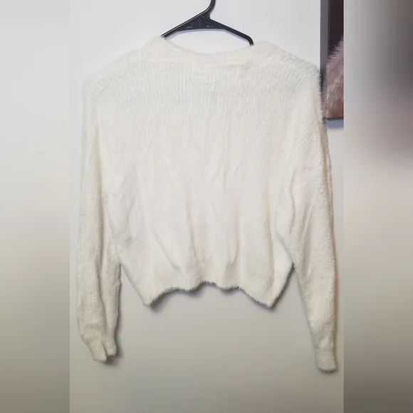 Forever 21 White Fuzzy Cropped Button-Front Cardigan - Picture 4 of 5